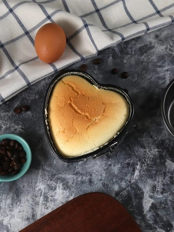 Non-stick Heart Shape Steel Pan Cake Baking Tool